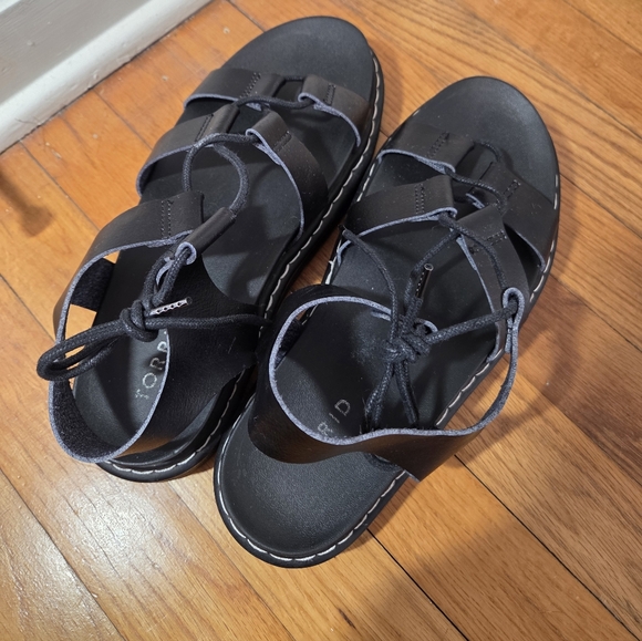 Torrid Black lace-up gladiator strappy sandals size 9 wide width white stitching - Picture 16 of 16